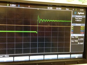 نوسانات لحظات کلیدزنی که راه حل آن استفاده از مدار اسنابر می‌باشد.